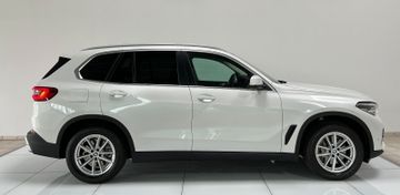 Fahrzeugabbildung BMW X5 xD40i Panorama Kamera Alarm AHK AdLED M Sport