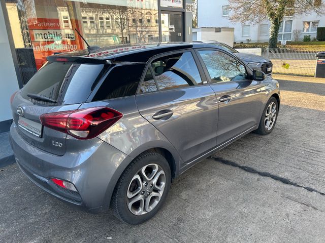 Fahrzeugabbildung Hyundai i20 Automatik+Navi+Kamera+CarPlay+Allw.LM+AHK+BT