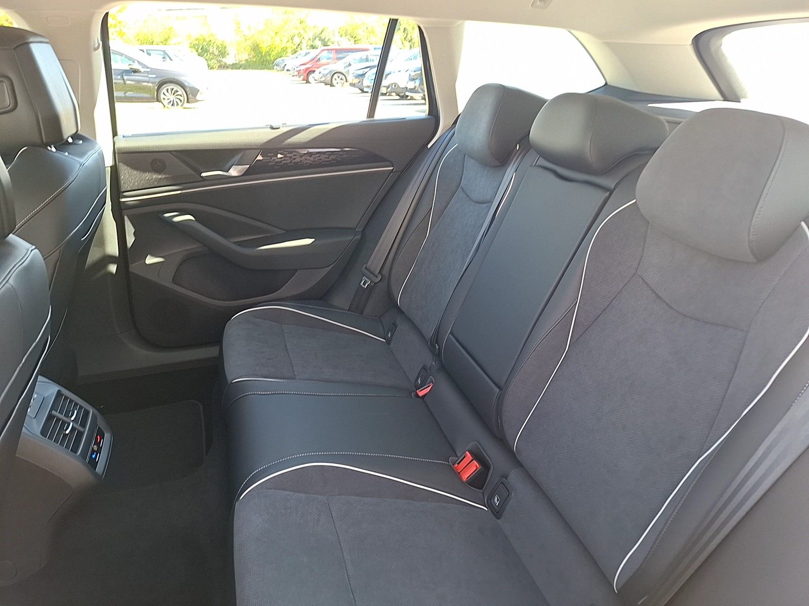 Fahrzeugabbildung Volkswagen Passat Variant TDI Elegance DSG Matrix AHK Navi