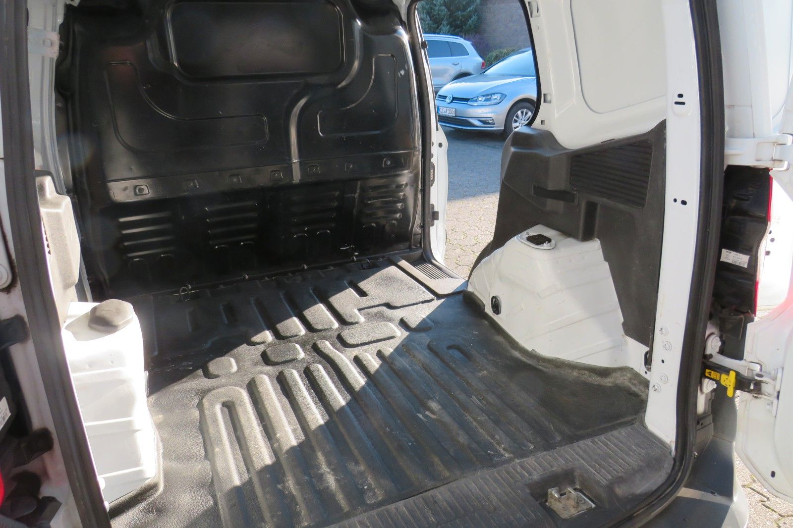 Fahrzeugabbildung Ford Transit Courier KASTEN KLIMA FLÜGEL 1.HD