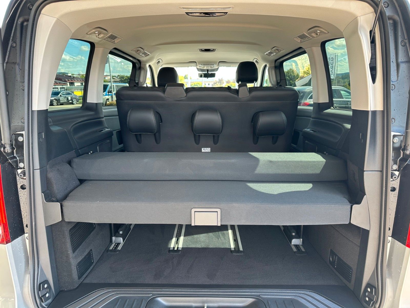 Fahrzeugabbildung Mercedes-Benz V 250 EDITION 4MATIC Kompakt Liege-Paket AHK2,5t