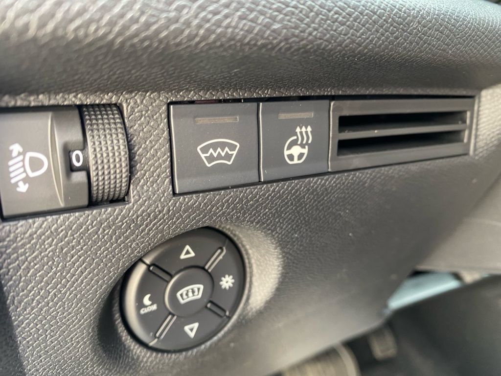 Fahrzeugabbildung Citroën C4 Hybrid 136 ë-DSC6 MAX + Techno/Winter Paket