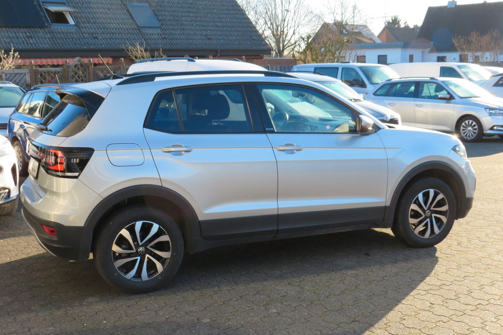 Fahrzeugabbildung Volkswagen T-Cross Active ACC NAVI APP GJ SITZH. PDC 1HD