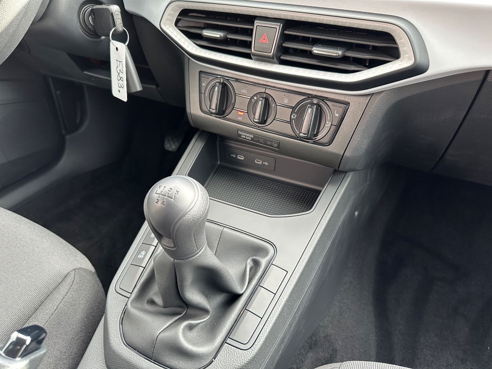 Fahrzeugabbildung SEAT Ibiza 1.0 TSI Reference GRA/LED/SHZG/Einparkh