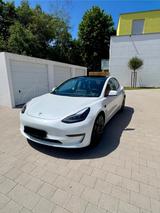 Tesla Model 3 Allradantrieb mit Dualmotor Performa...