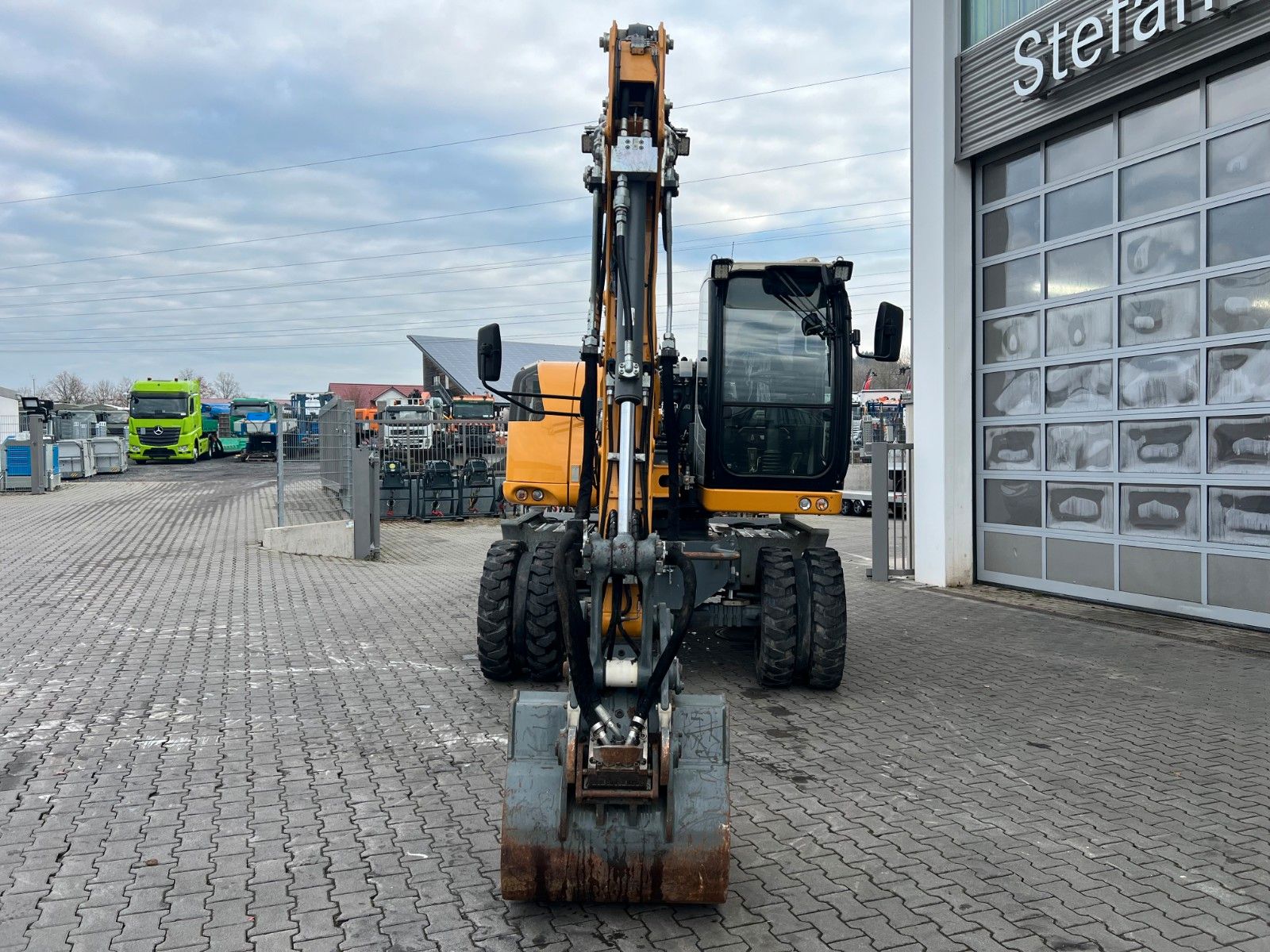 Fahrzeugabbildung Liebherr A 910 C Litronic / 2.381h / SW33