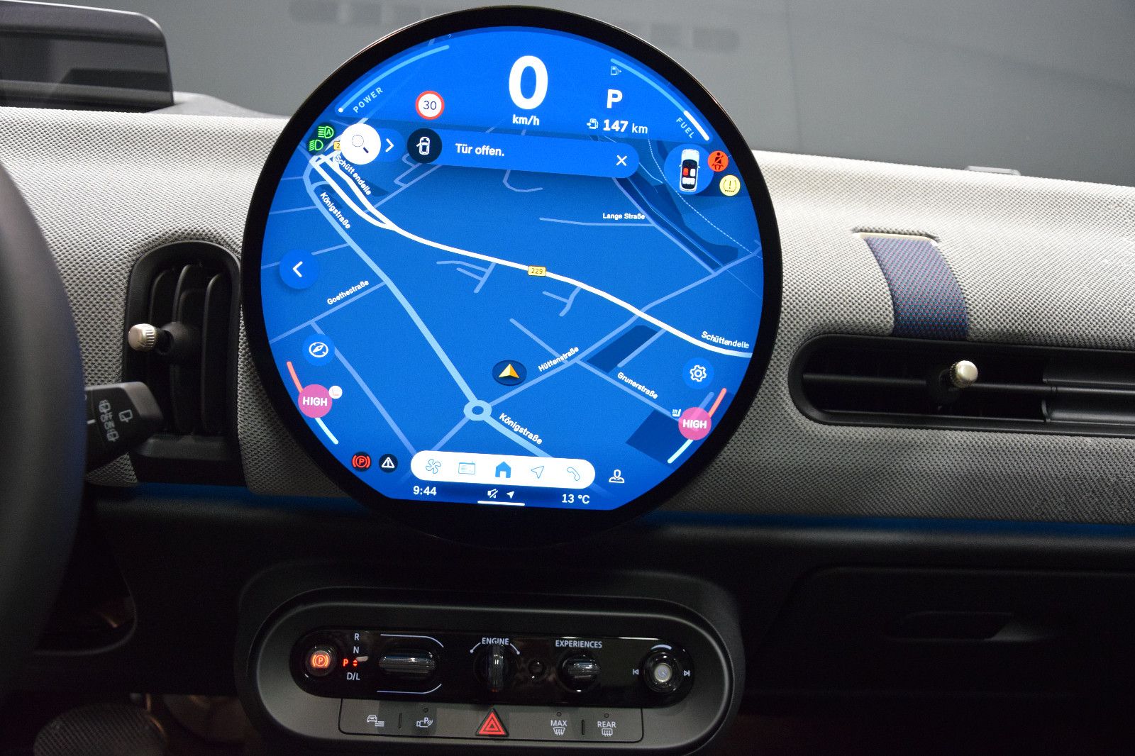 Fahrzeugabbildung MINI Cooper C Favoured Trim 5-Türen Paket-L Pano h/k