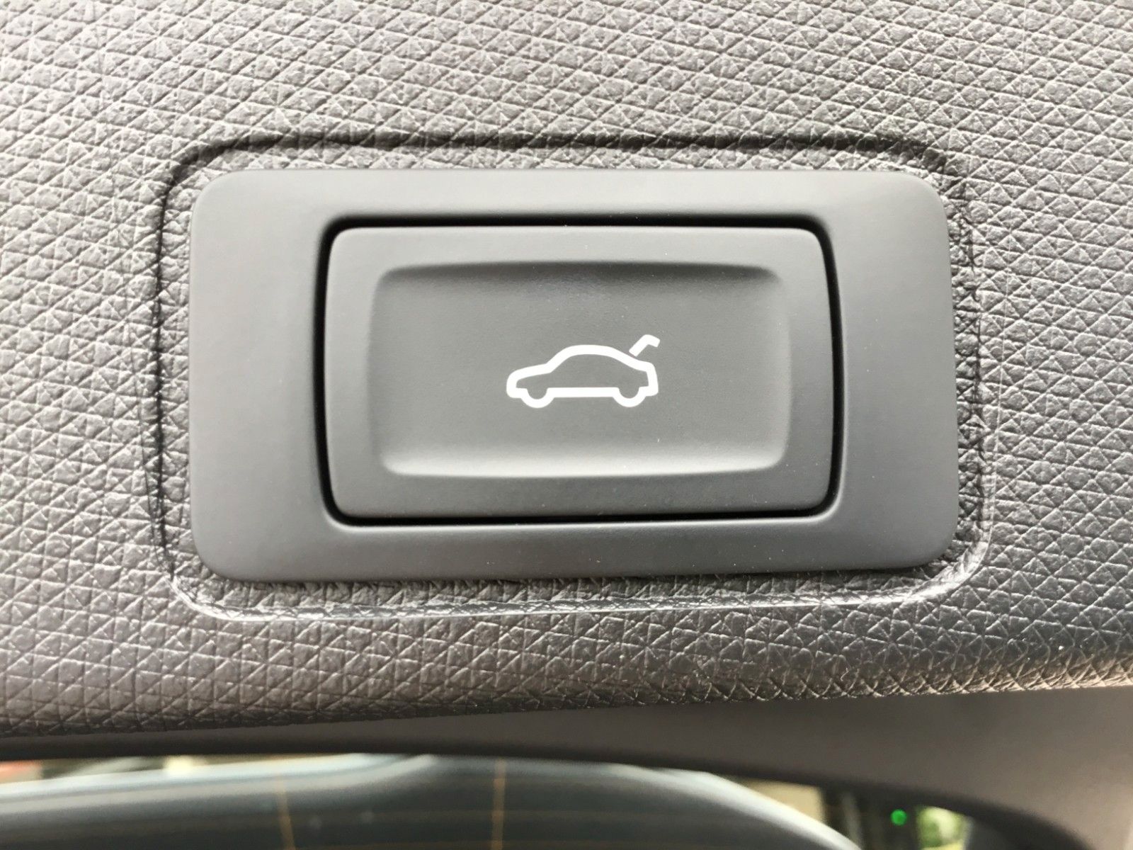 Fahrzeugabbildung CUPRA Terramar 1.5 eTSI DSG+AHK+Pano+360°+Headup+ACC