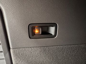 Fahrzeugverkauf 31 Volkswagen T7 Multivan lang *Vis-a-Vis* AHK* StHz*Pano*