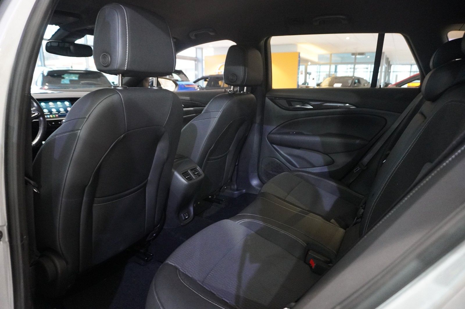 Fahrzeugabbildung Opel Insignia B ST 2.0D ELEGANCE NAVI/LED/KAMERA/HUD