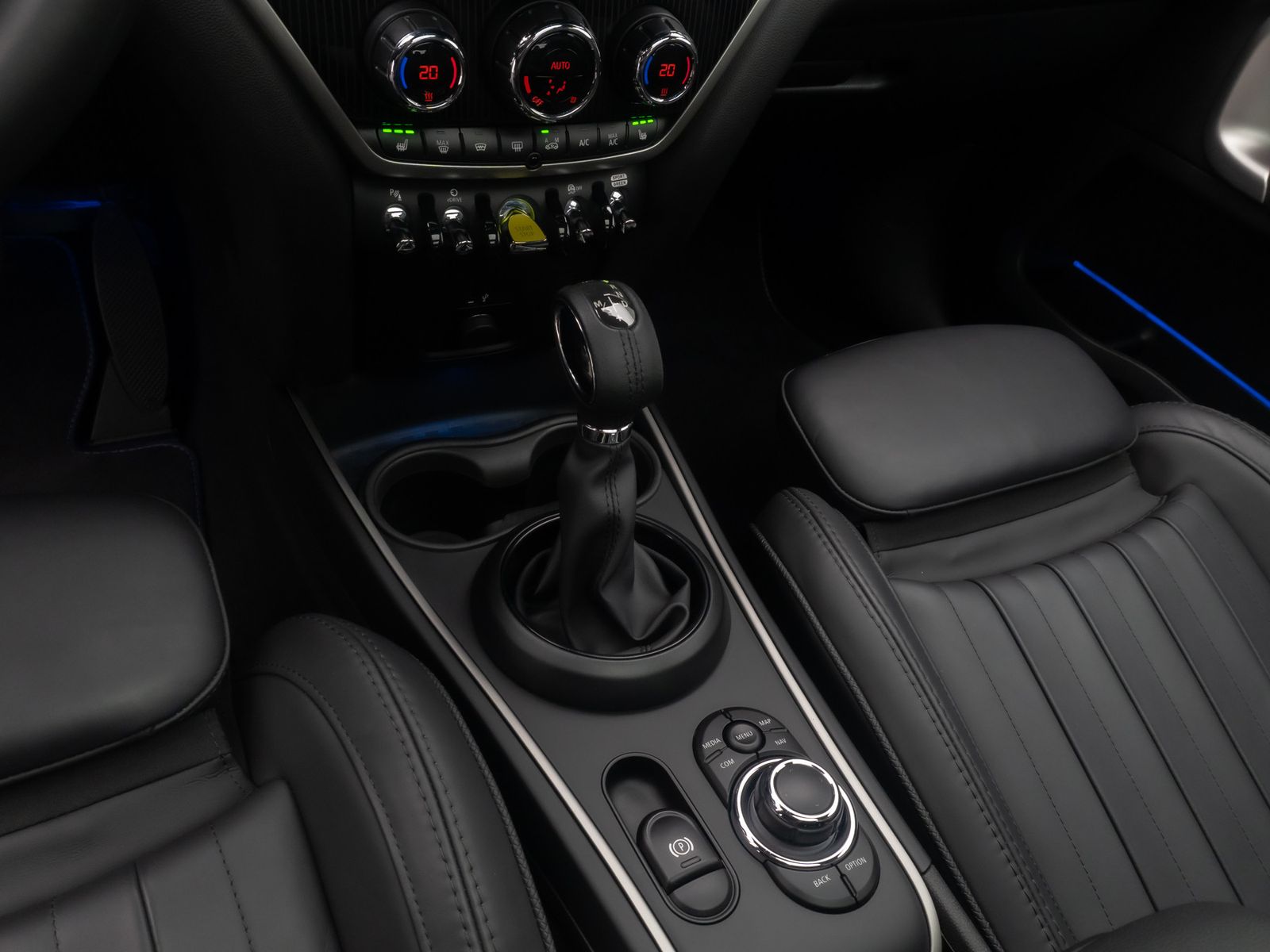 Fahrzeugabbildung MINI Countryman SE (Cooper)  ALL4 HUD Kamera H/K Voll