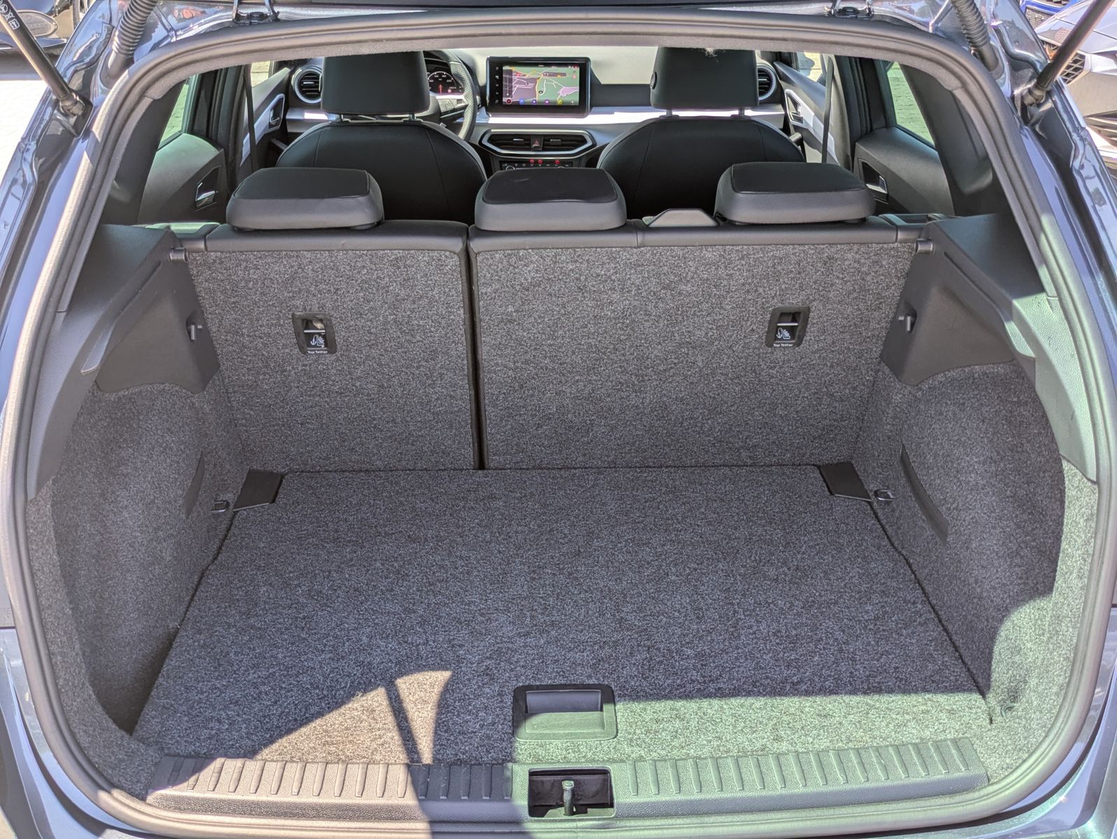 Fahrzeugabbildung SEAT Arona 1.0 TSI FR DSG AHK*ACC*LED*APP*DAB*KAMERA
