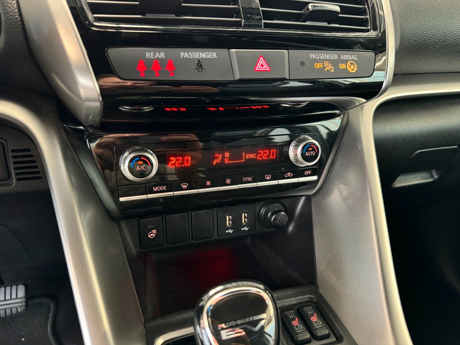 Fahrzeugabbildung Mitsubishi Eclipse Cross 2.4 PHEV Plus Select Black 4WD
