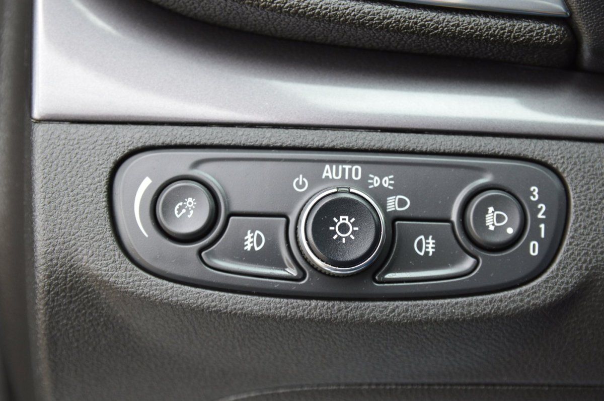 Fahrzeugabbildung Opel Mokka X   Design Line Start/Stop AHK