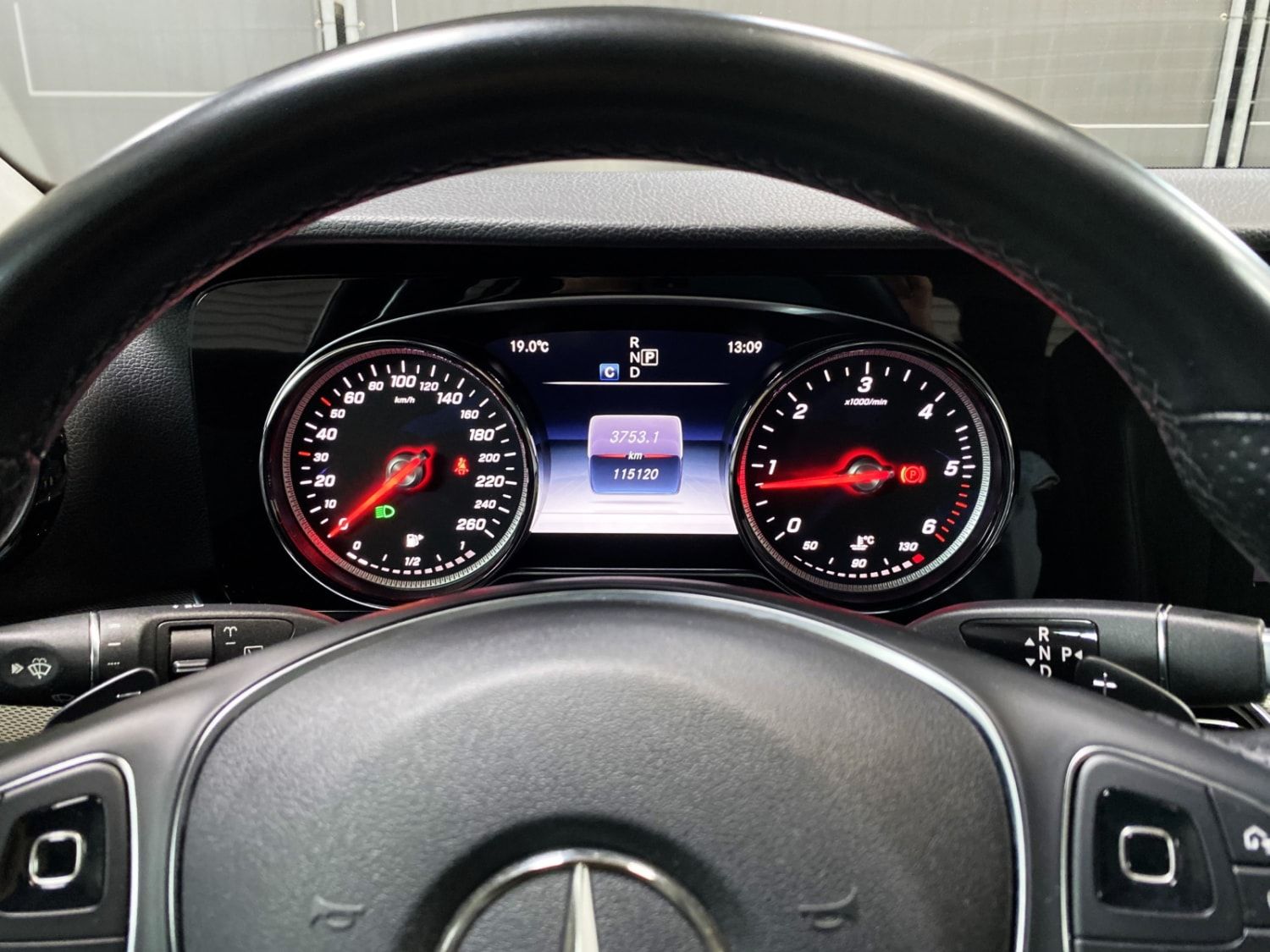 Fahrzeugabbildung Mercedes-Benz E 220 d Avantgarde#MBeam#Kamera#Ambiente#Navi