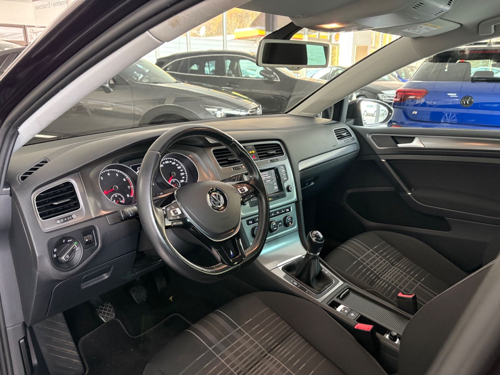 Fahrzeugabbildung Volkswagen Golf VII Lim. Lounge BMT