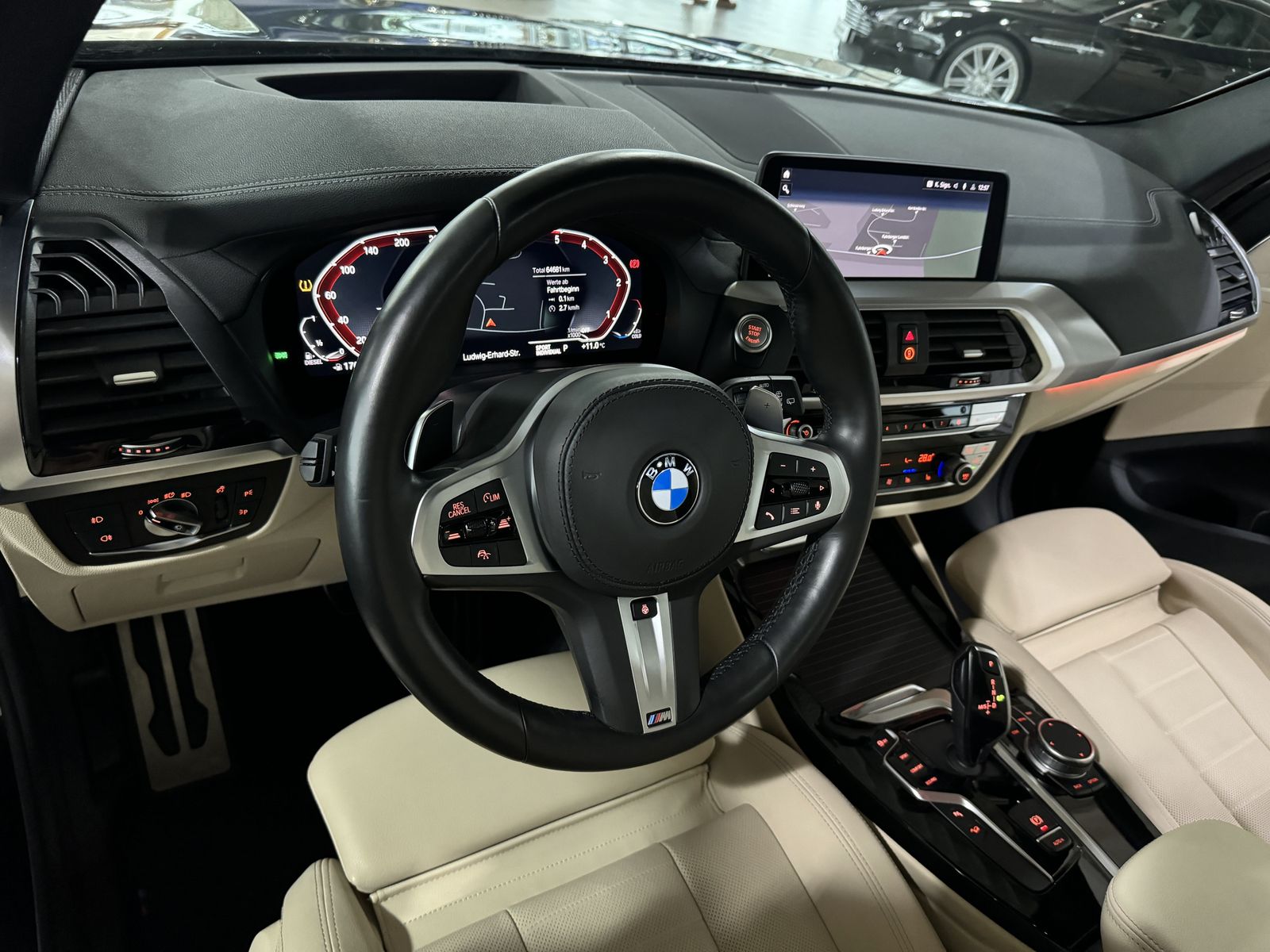 Fahrzeugabbildung BMW X3 xD30d M Sport Panorama Kamera HUD HiFi DisplK