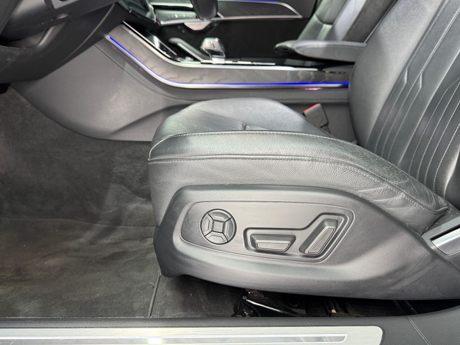 Fahrzeugabbildung Audi A8 50 TDI quattro|B&O|HUD|PANO|MATRIX