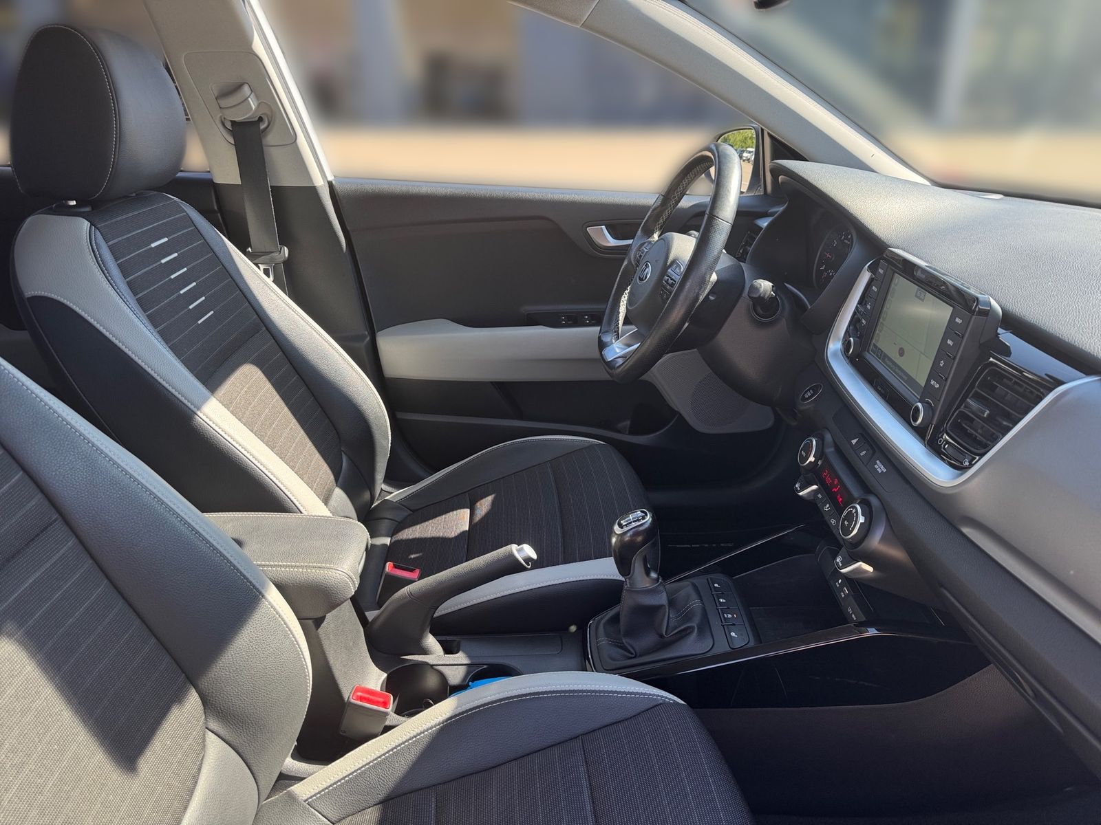 Fahrzeugabbildung Kia STONIC 1.0T SPI TECH NAVI GRAU 2