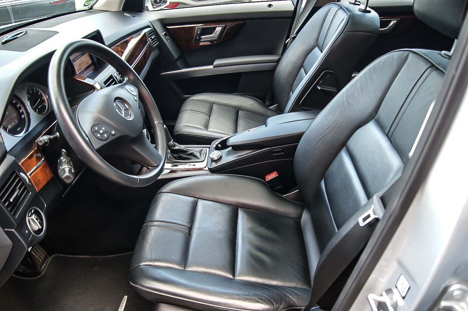 Fahrzeugabbildung Mercedes-Benz GLK 350 4-Matic PANORAMA COMAND 37.700km 1.HAND