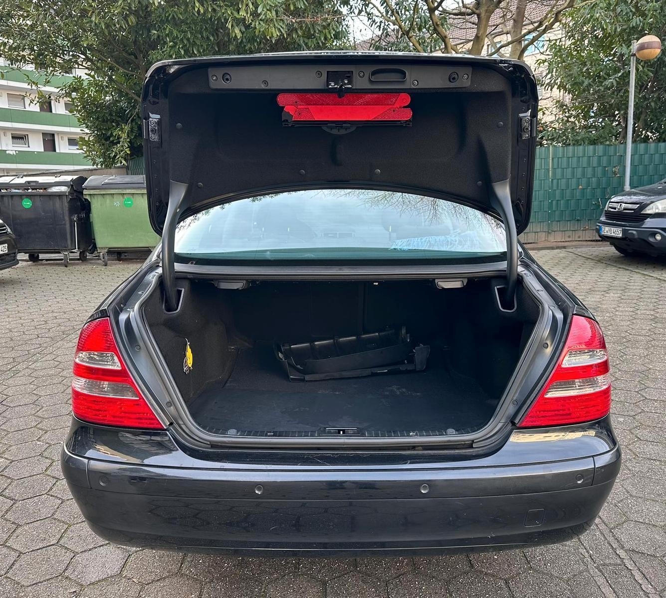 Mercedes-Benz E 220 CDI (W211) TÜV bis 07/2027