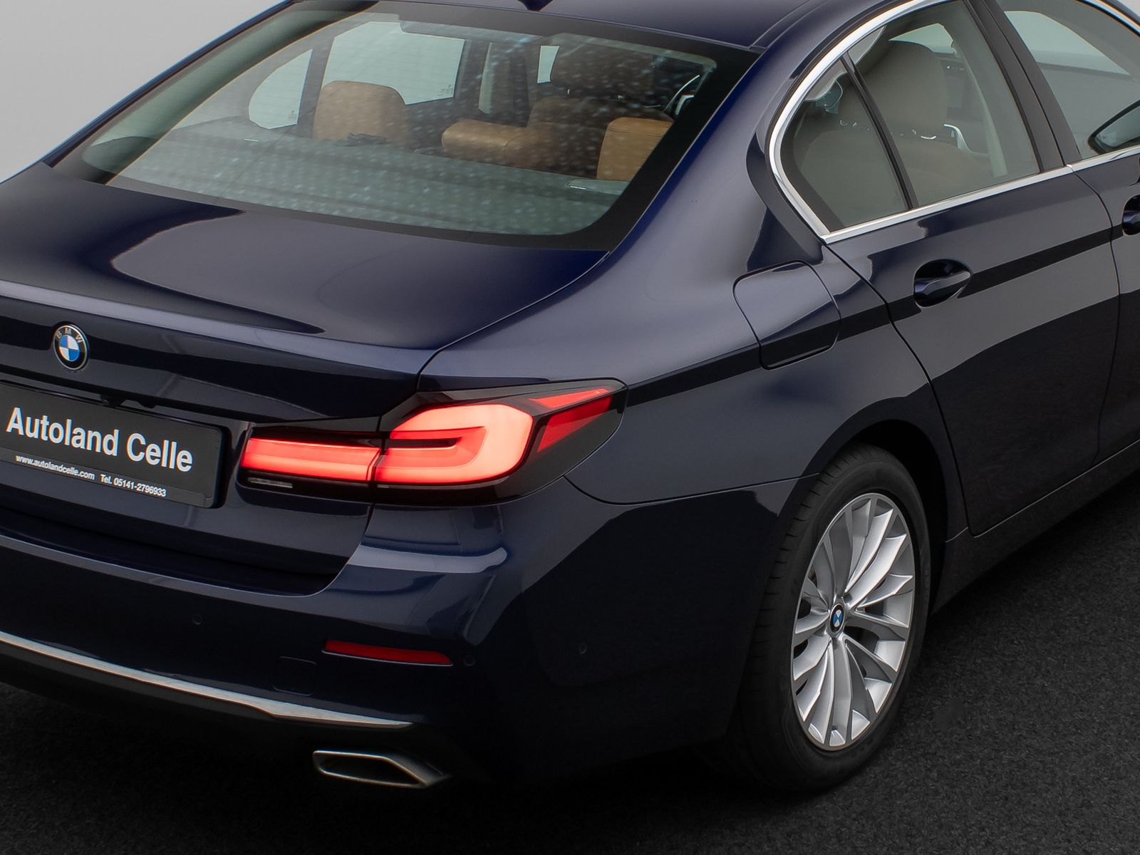 Fahrzeugabbildung BMW 520d xD LuxuryLine Glasdach Kamera Laser HUD H/K