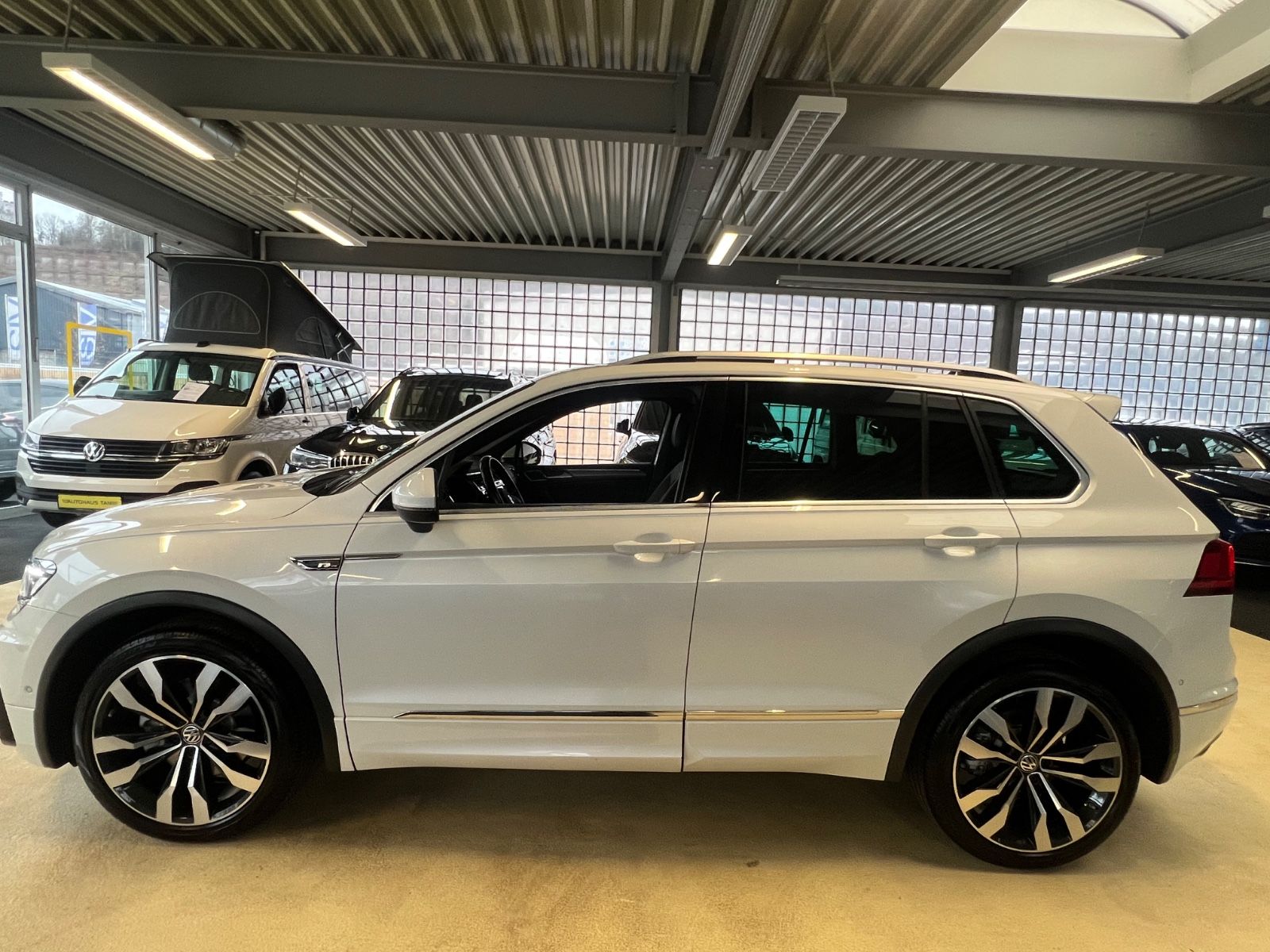 Fahrzeugabbildung Volkswagen Tiguan 2.0TDI DSG Highline 4Motion R line 239PS