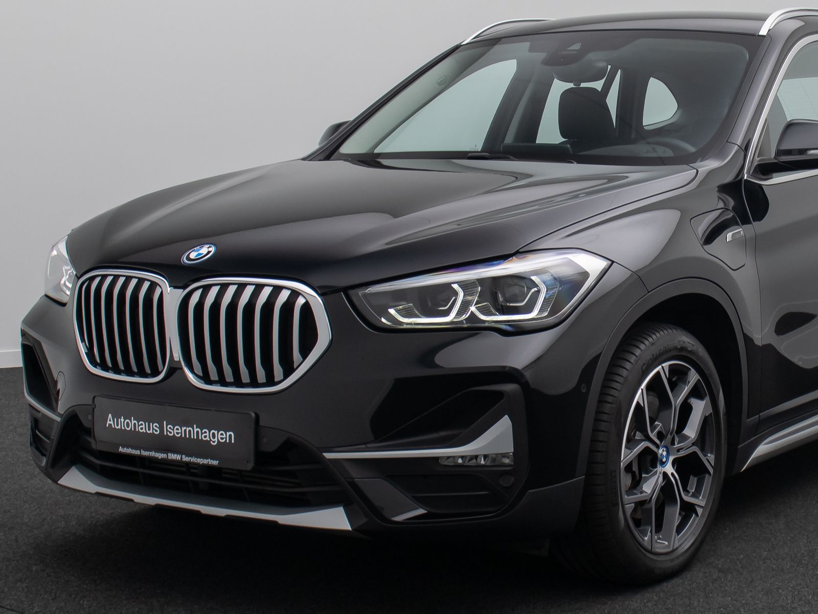 Fahrzeugabbildung BMW X1 xD25e xLine HUD DAB Parkassist Komfort Alarm