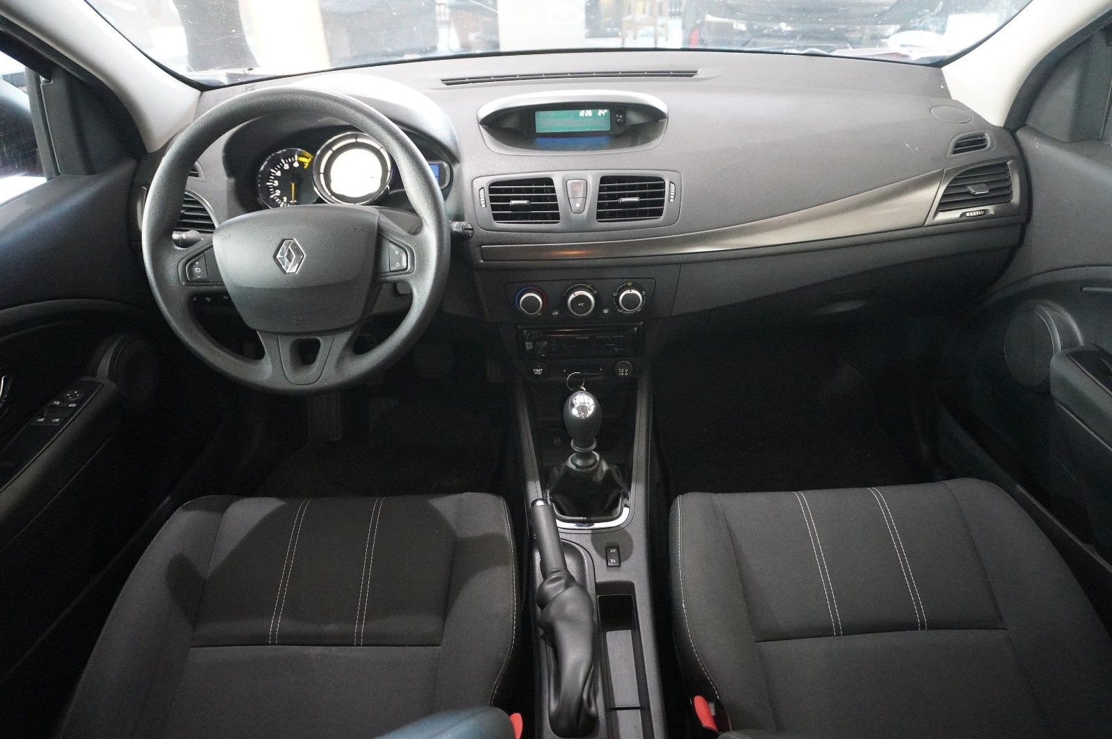 Fahrzeugabbildung Renault Megane Grandtour 1.6 AUTHEN. KLIMA/PDC/NEBEL/AHK