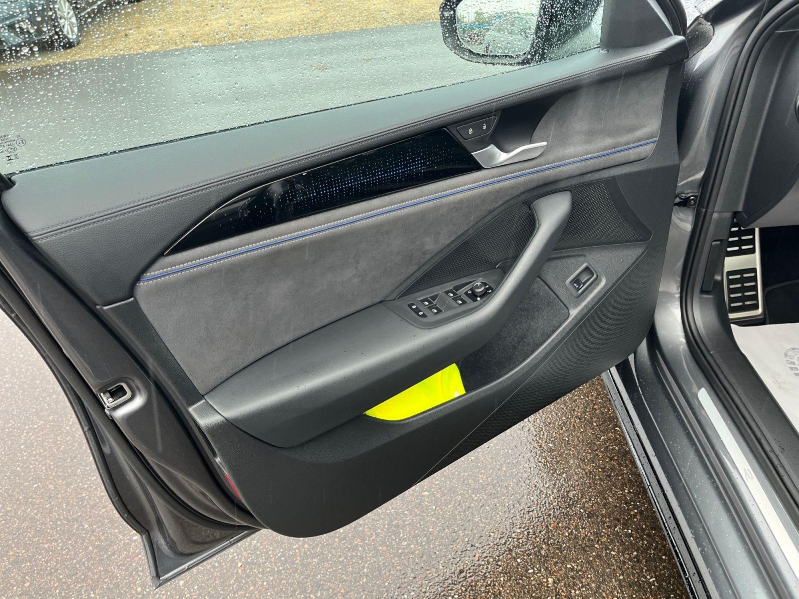 Volkswagen Passat Variant 2.0TDI R-Line DSG AHK Leder Pano 