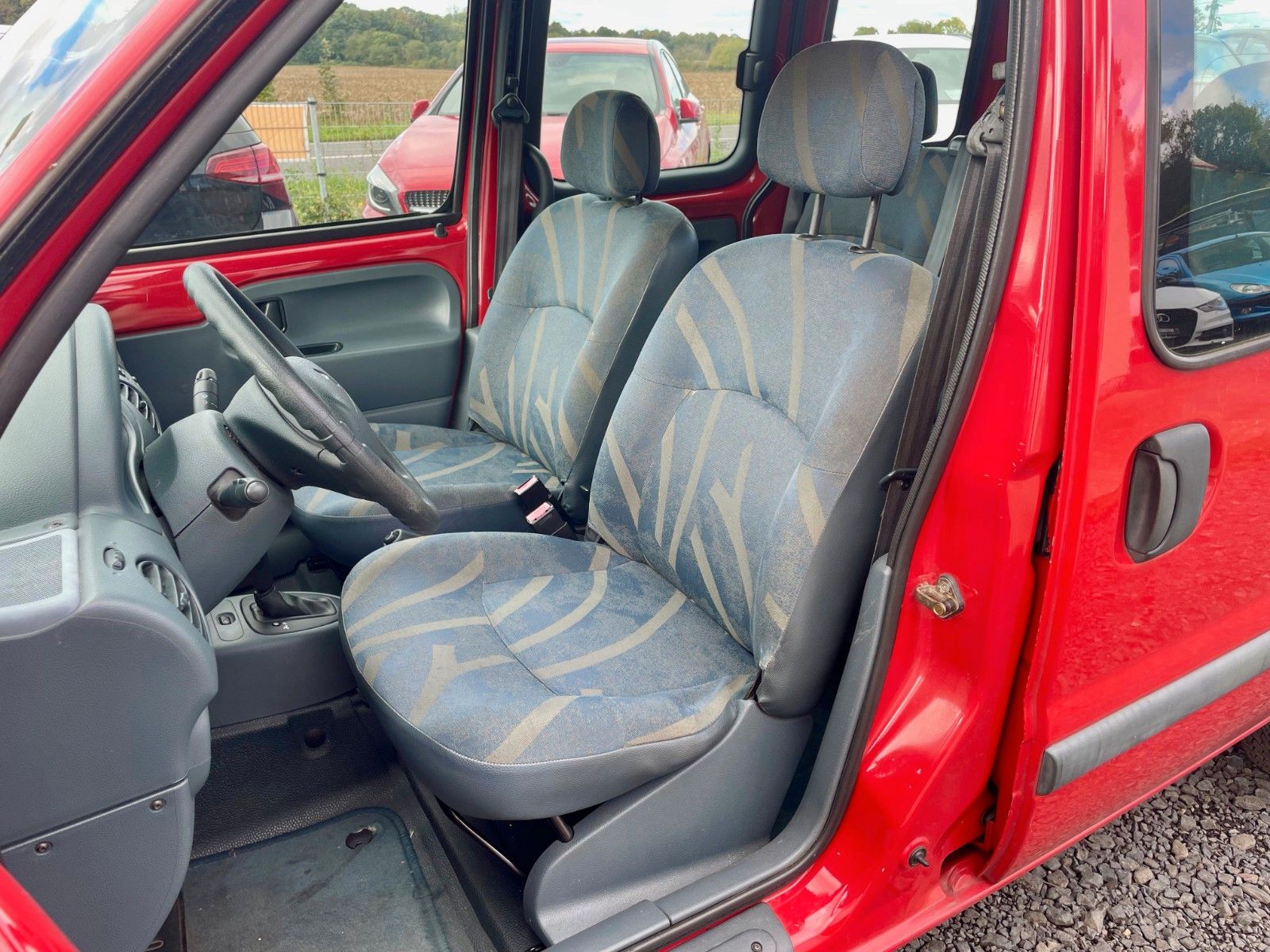 Fahrzeugabbildung Renault Kangoo 1.4 Basis Automatik Klima TÜV 12/2025