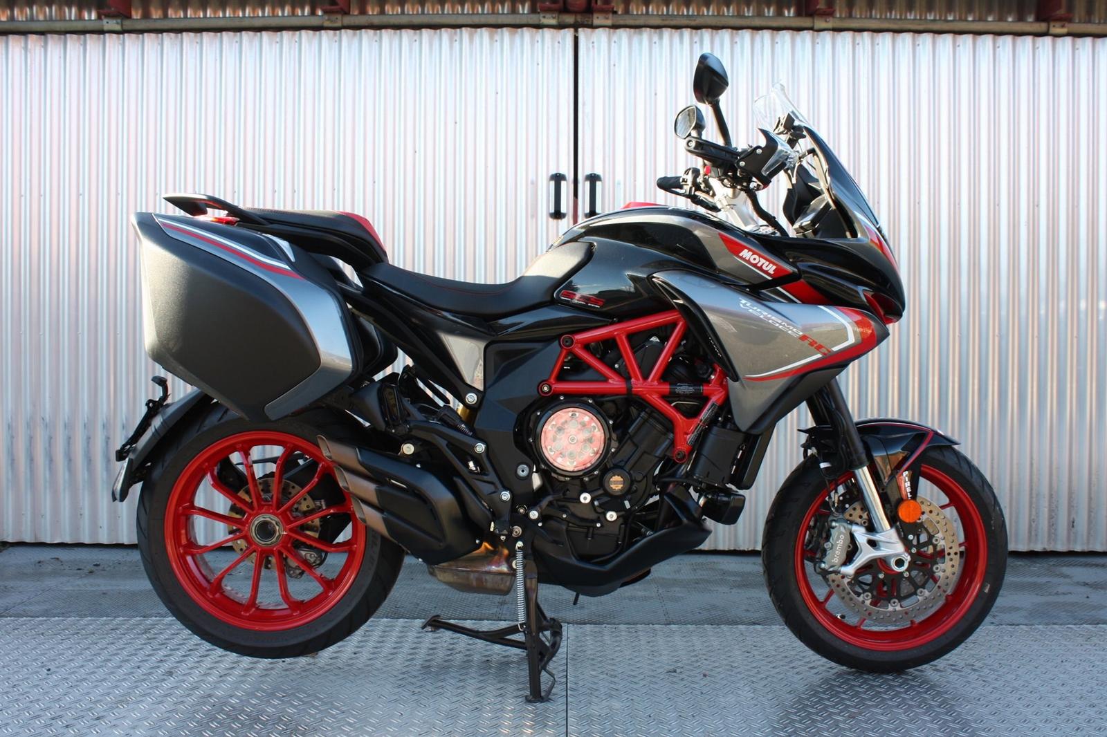 MV Agusta Turismo Veloce 800 RC SCS nur 1367 km; TÜV bei