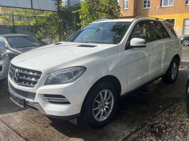 Mercedes-Benz ML 350 BlueTEC 4MATIC LED Schiebedach Euro6