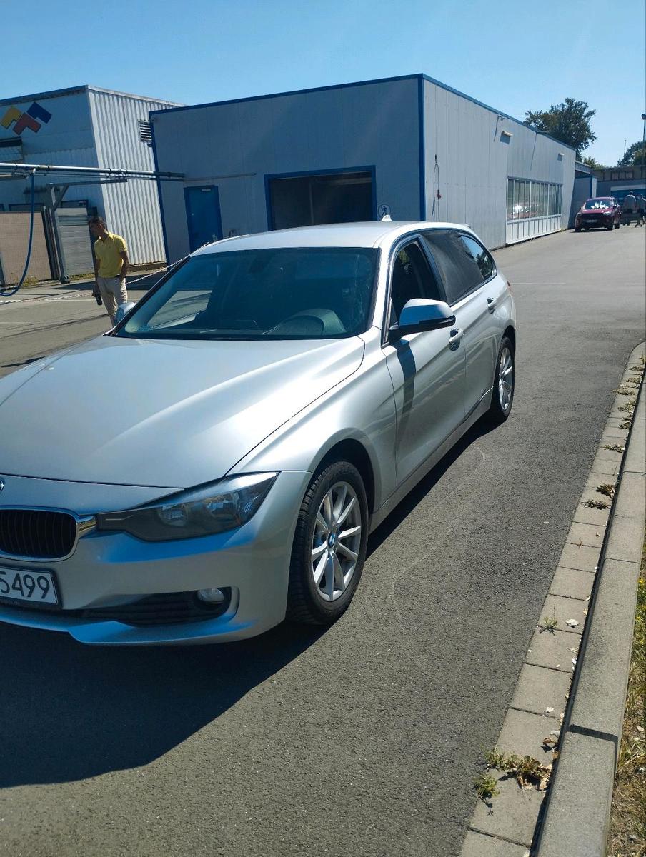 BMW 320 2012 — interior