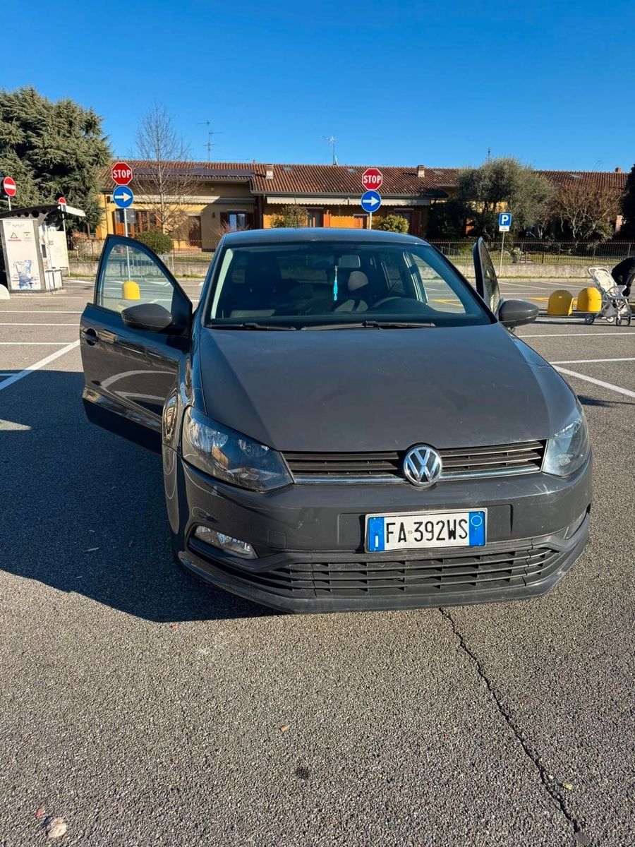Volkswagen Golf - 1