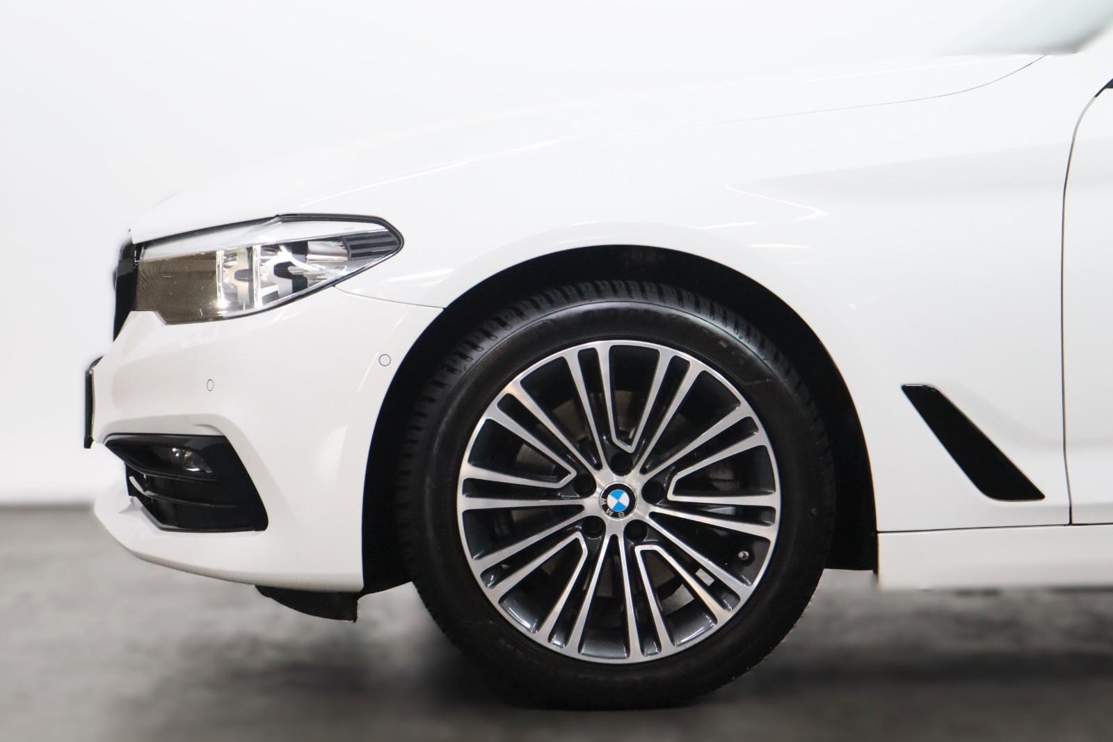 BMW 520i Sportline*SHADOW*LEDER*NAVI*LED*KAMERA