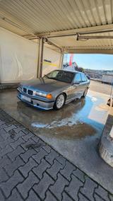 BMW E36 320i Automatik 1992 Oldtimer Limou... - BMW 320 aus 1992