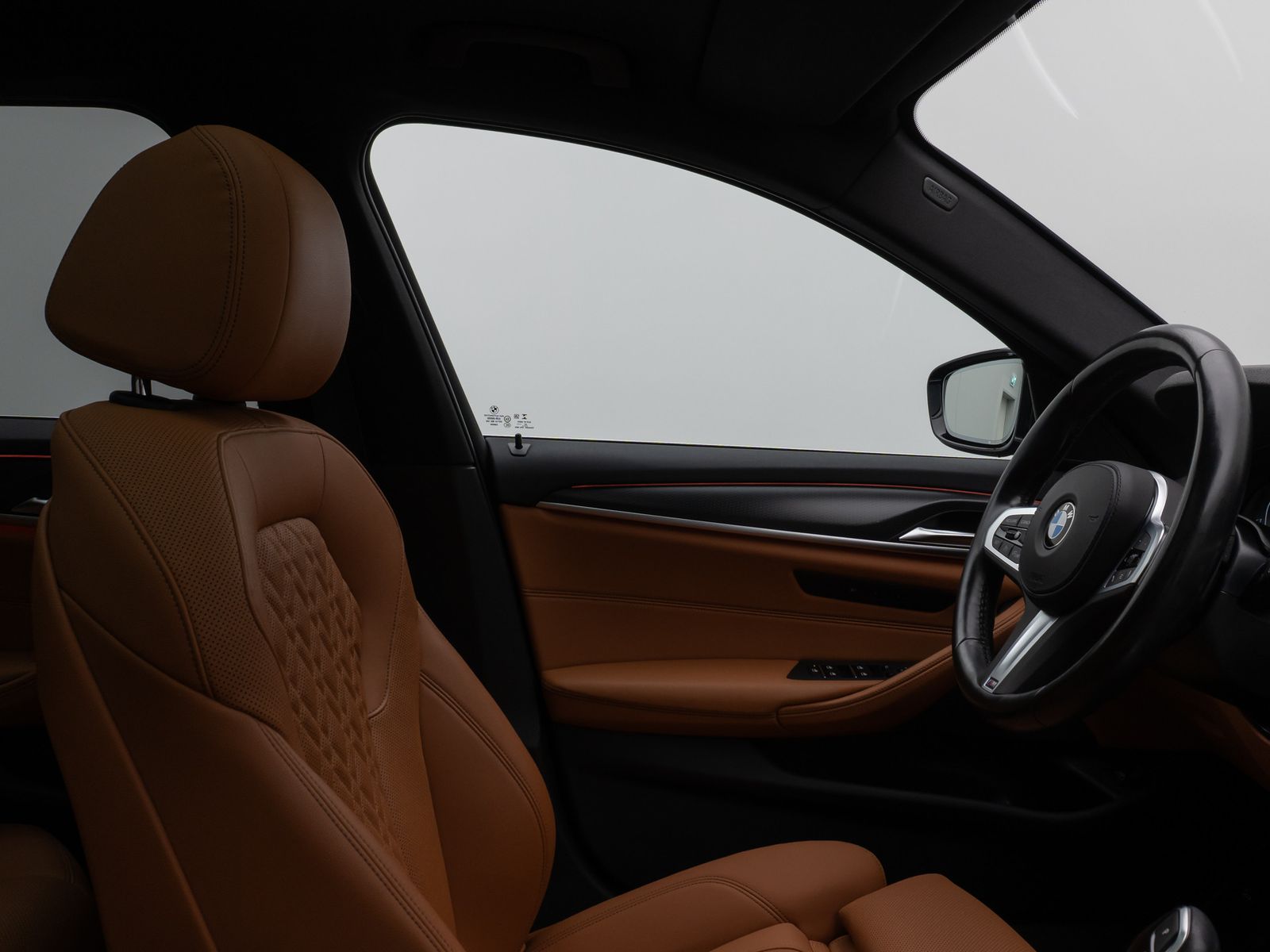 Fahrzeugabbildung BMW 530i M Sport Panorama Kamera DAB HiFi AHK Alarm