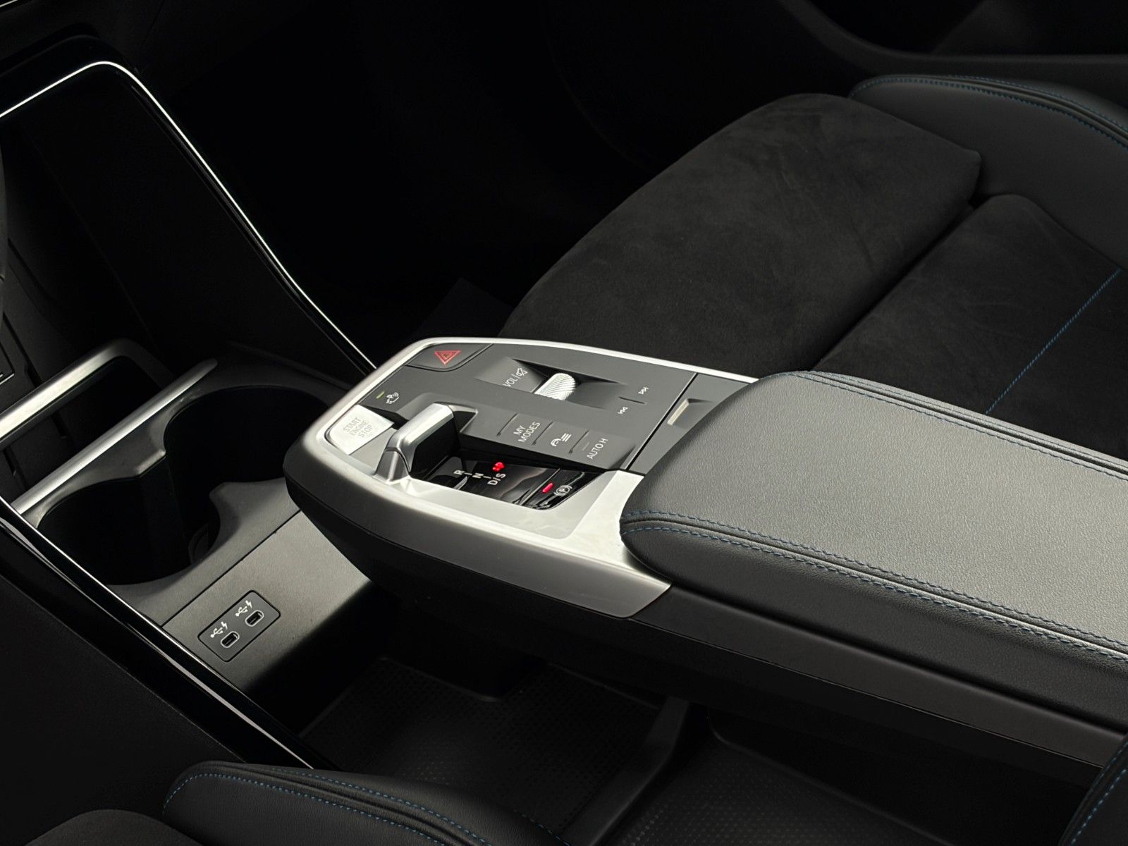 Fahrzeugabbildung BMW 218i Active Tourer M Sport Alcan. Massage CAM