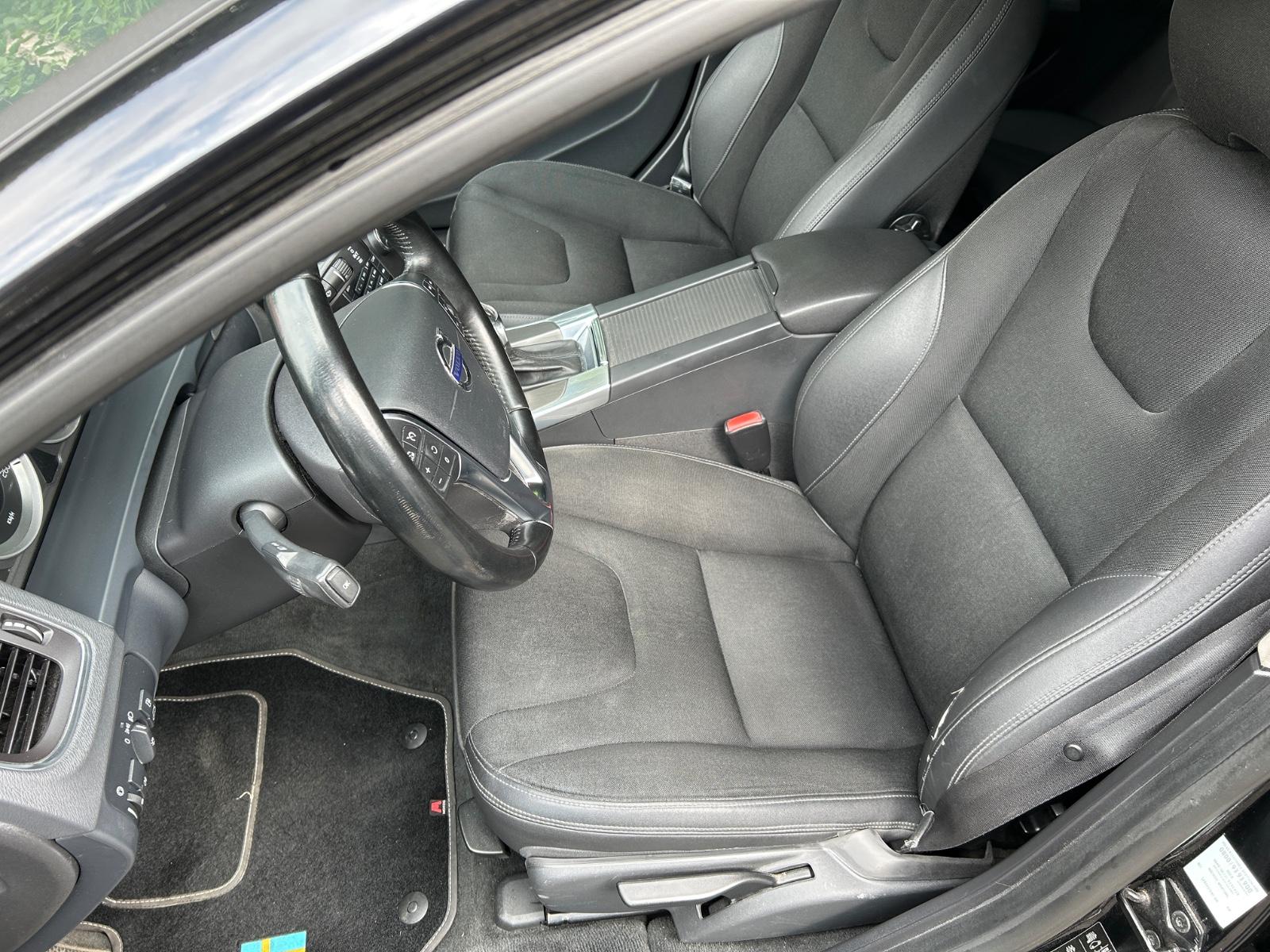Volvo V60 2013 — photo 11