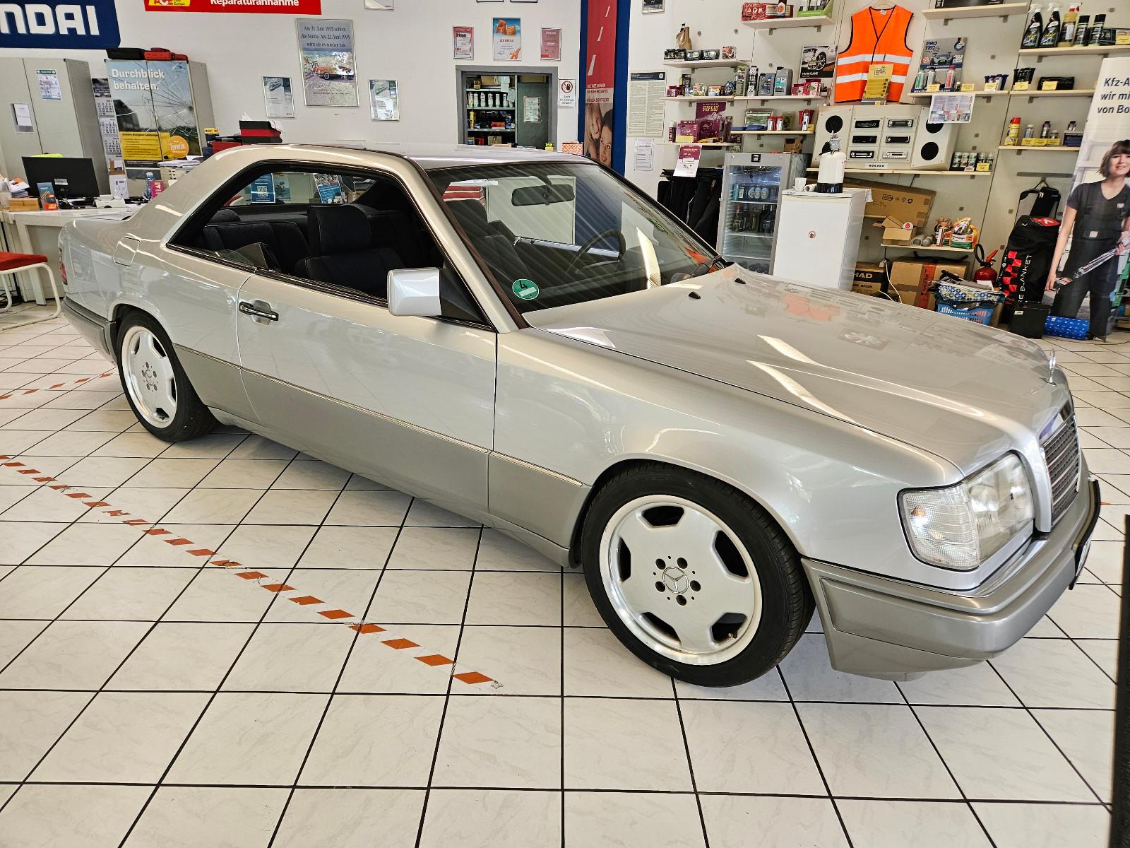 Mercedes-Benz CE 220 Coupé 124 Oldtimer