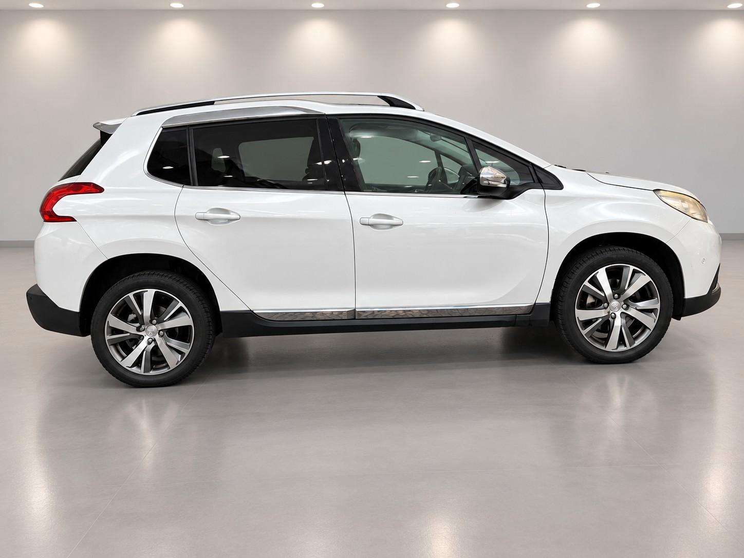 Peugeot 2008 2015 — engine 1.560 cm³, 120 HP (88kW)