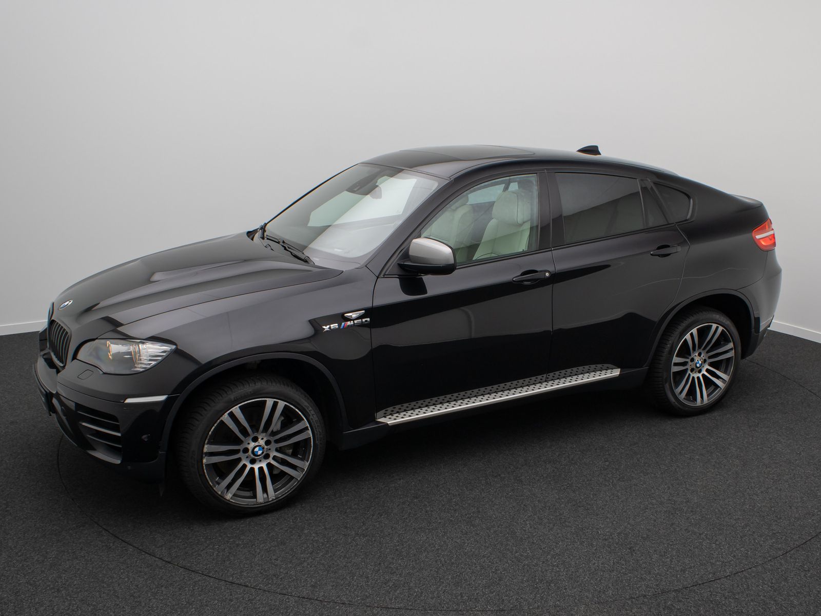 Fahrzeugabbildung BMW X6 M50d ACC HUD Bi-Xenon 360°SoftClose Alarm 20"