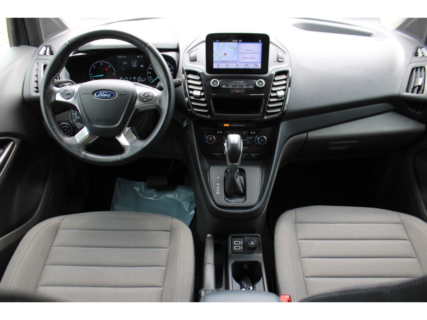 FORD Tourneo Connect 1.5 TDCi Titanium Xenon Navi AHK - Image 12