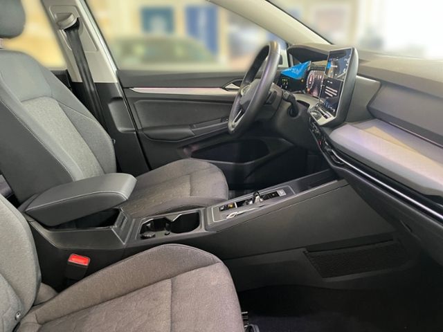 Fahrzeugabbildung Volkswagen Golf 1.5 eTSI DSG Life KESSY GJR LED APP-CONNECT