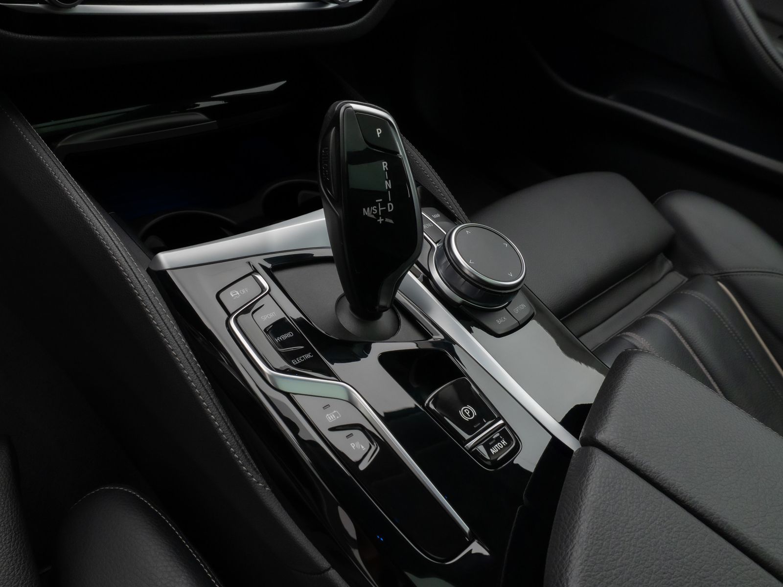 Fahrzeugabbildung BMW 530e Luxury Line Panorama Kamera HUD DAB 4xKlima