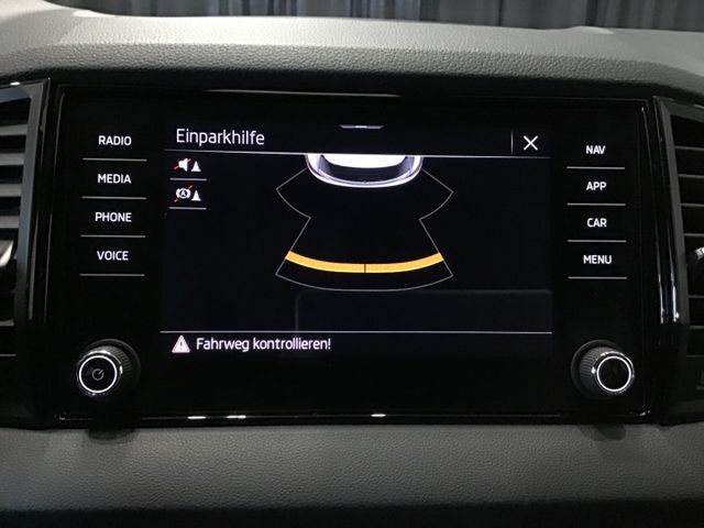 Fahrzeugabbildung Skoda Karoq Sportline 1.5 TSI DSG/Navi/Matrix/PDC/SHZ