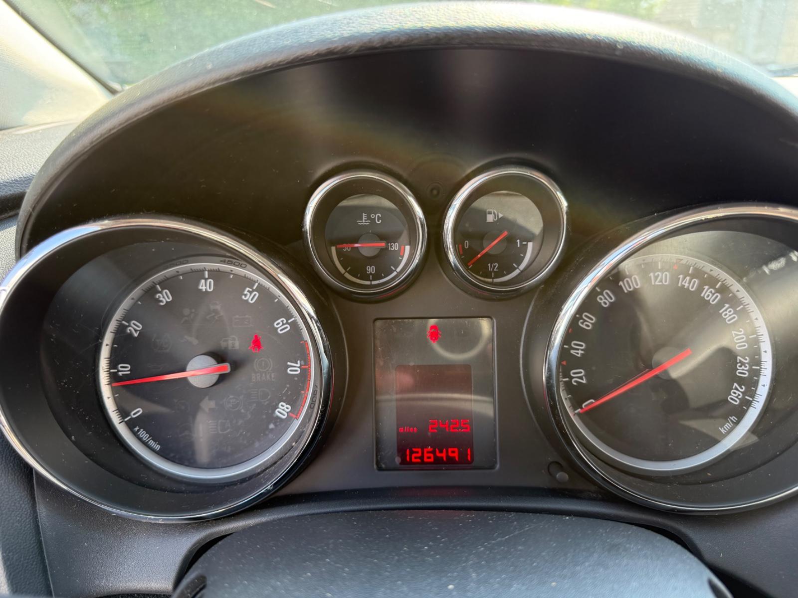 Opel Astra 2011 — photo 8