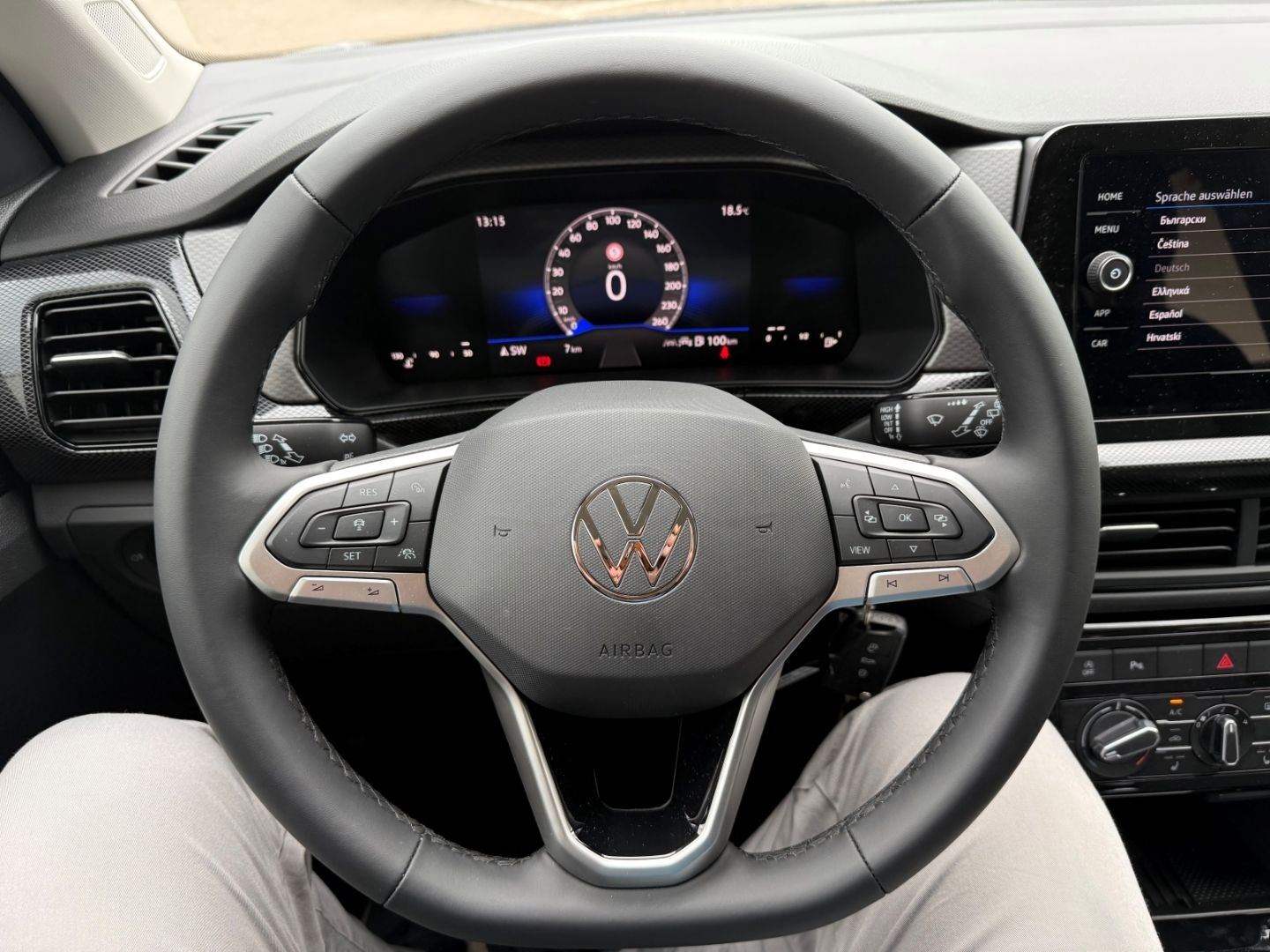 Fahrzeugabbildung Volkswagen T-Cross 1.0 TSI 70 kW Life LED ACC Apple CarPlay