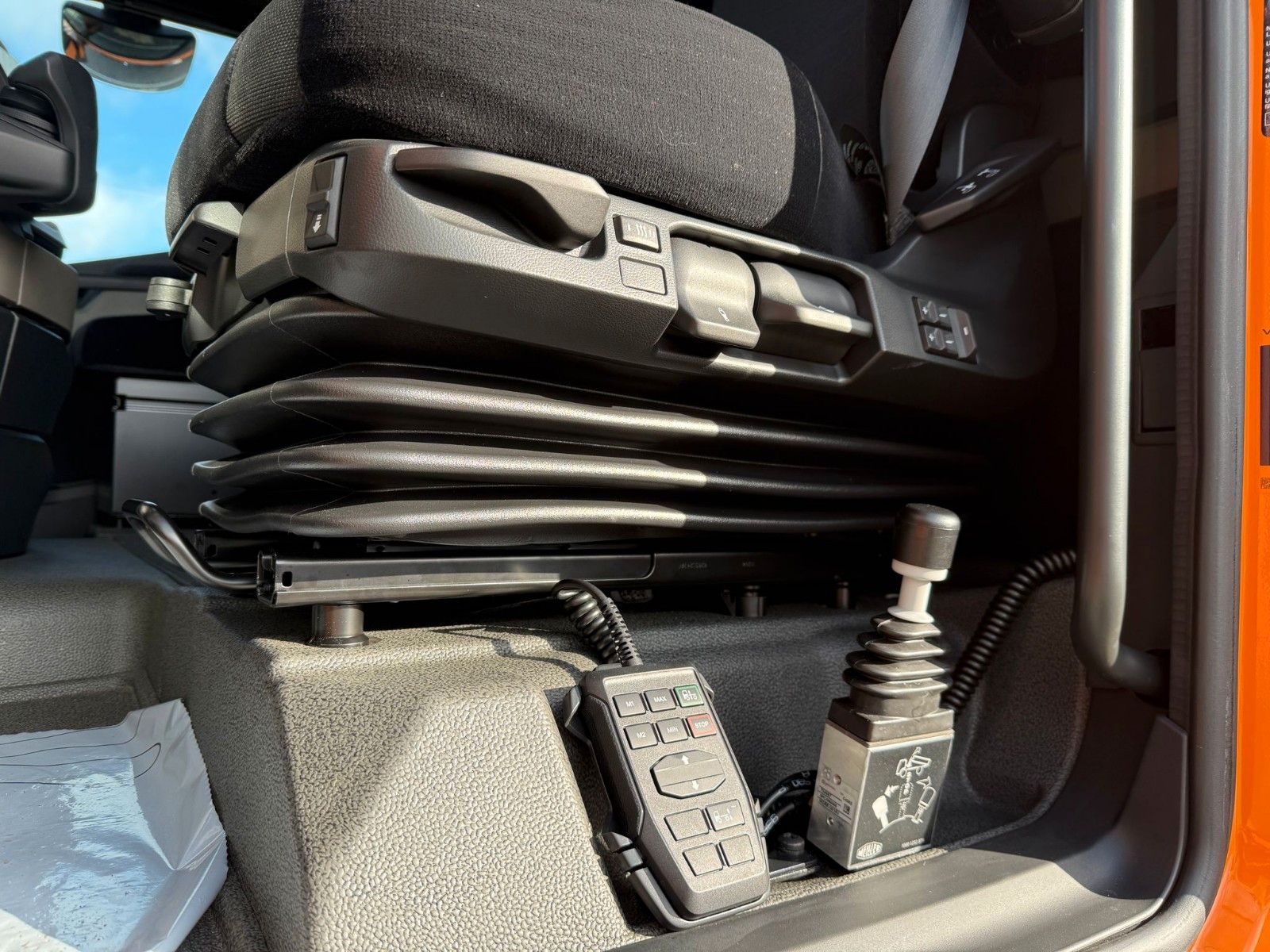 Fahrzeugabbildung MAN TGX 18.520 4x2H BL Kommunal Hydr.  Winterdienst